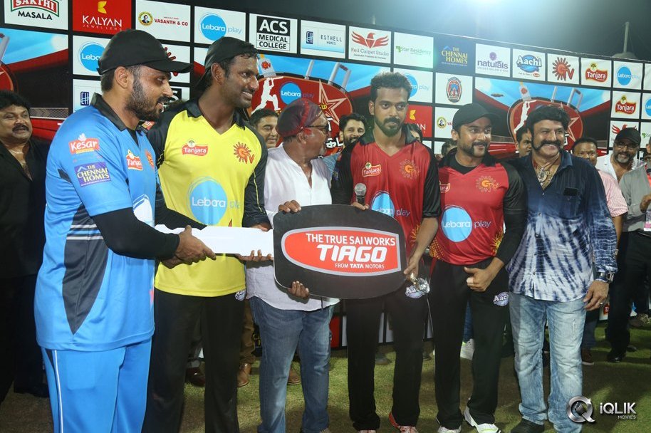Celebs-at-Nadigar-Sangam-Lebaras-Natchathira-Cricket-Match